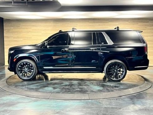 Used 2022 Cadillac Escalade ESV Premium Luxury AWD/4WD image 13