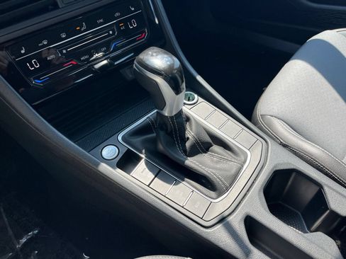 Used 2025 Volkswagen Jetta SE FWD image 41