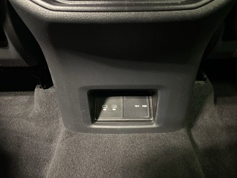 Used 2025 Volkswagen Atlas SE image 21