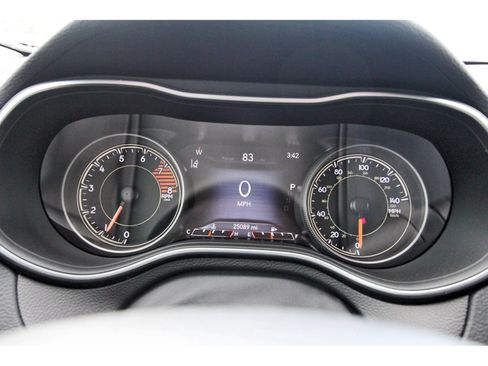 Used 2022 Jeep Cherokee Trailhawk AWD/4WD image 17