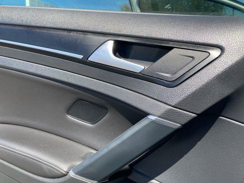 Used 2016 Volkswagen Golf R 4-Door image 12