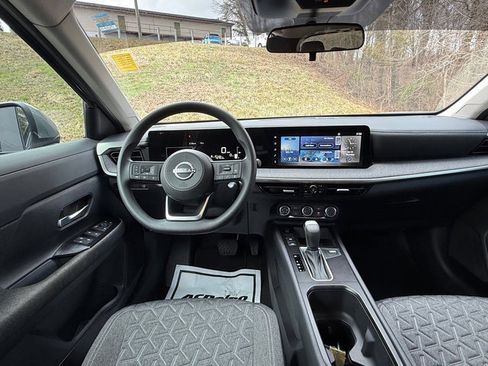 Used 2025 Nissan Kicks SV w/ Charging Package image 10