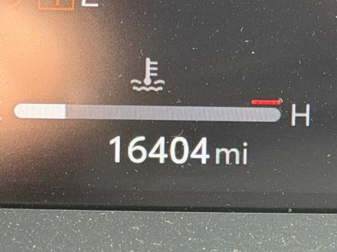 Certified 2025 Toyota Crown Signia image 15