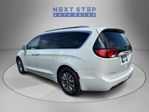 Used 2019 Chrysler Pacifica Touring-L Plus w/ Advanced Safetytec Group FWD image 5