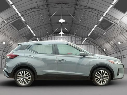 Used 2021 Nissan Kicks SV FWD image 8