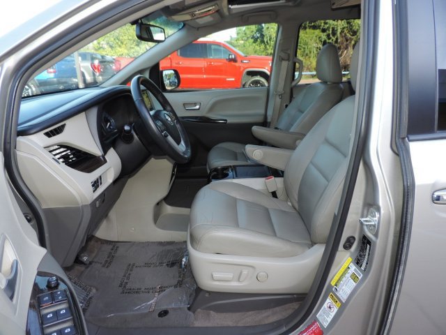 Used 2016 Toyota Sienna XLE w/ XLE Navigation Package FWD image 17
