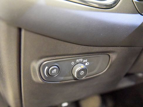 Used 2020 Chevrolet Equinox LS image 17