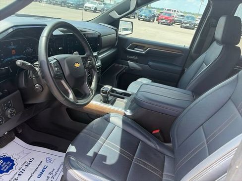 Used 2024 Chevrolet Silverado 1500 High Country w/ Technology Package AWD/4WD image 16