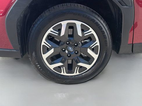 Used 2025 Subaru Forester Premium AWD/4WD image 32