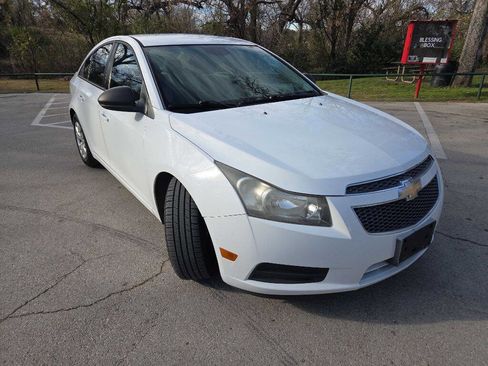 Used 2013 Chevrolet Cruze LS image 8