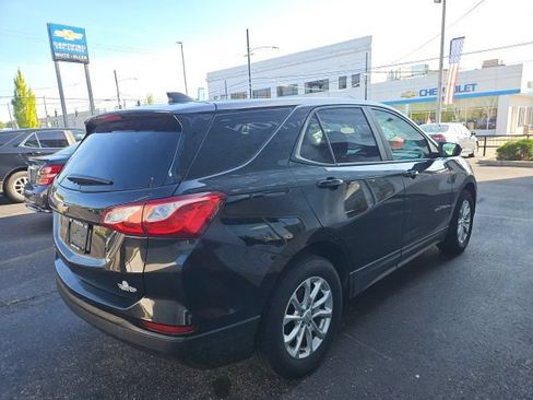 Used 2021 Chevrolet Equinox LS w/ LS Convenience Package FWD image 3