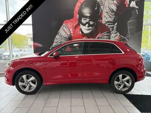 Used 2022 Audi Q3 2.0T Premium w/ Convenience Package AWD/4WD image 2