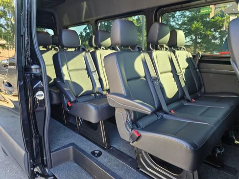 Used 2022 Mercedes-Benz Sprinter 2500 image 14