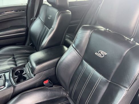 Used 2018 Chrysler 300 S image 9