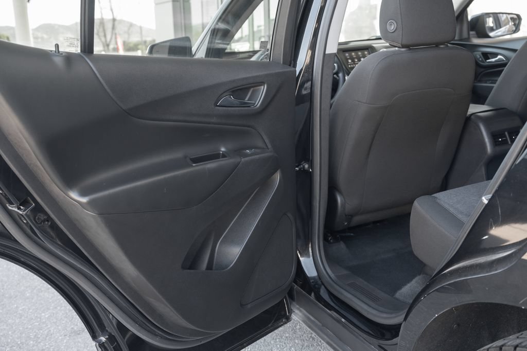 Used 2024 Chevrolet Equinox LT FWD image 36