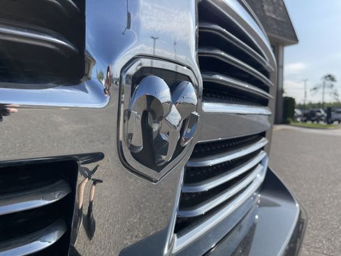 Used 2019 RAM 1500 Classic SLT w/ SLT Plus D←cor Group AWD/4WD image 25