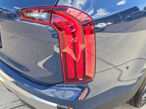 Used 2025 Kia Telluride S image 11