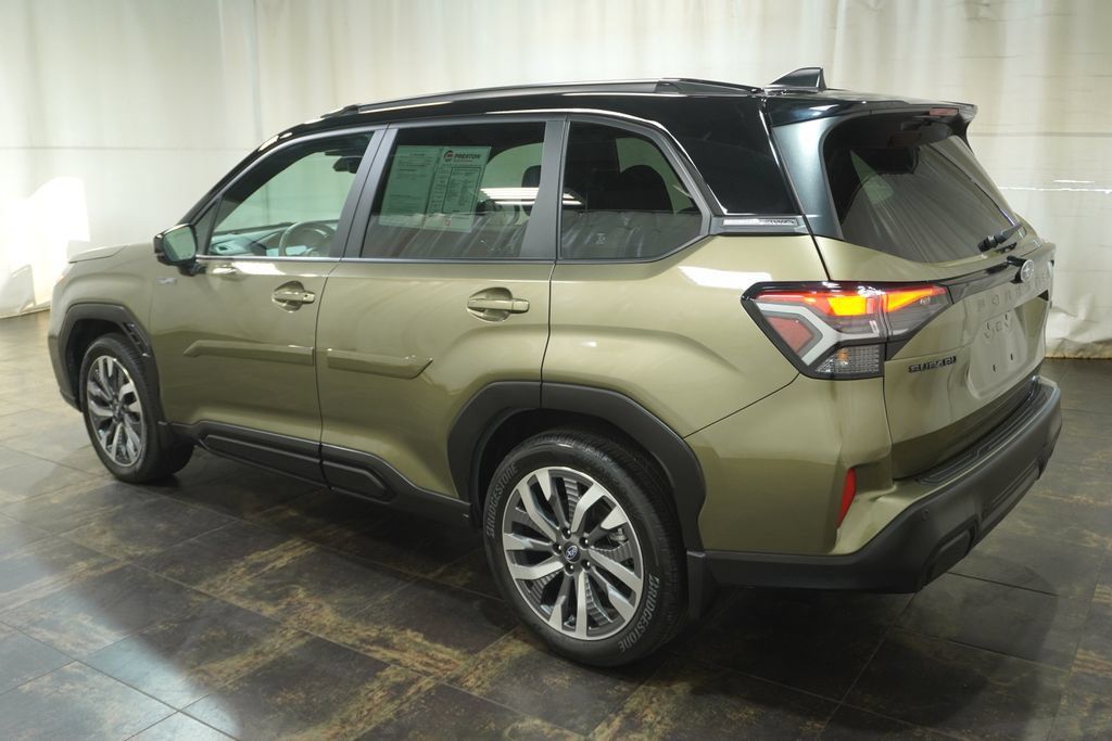 Used 2025 Subaru Forester Touring AWD/4WD image 10
