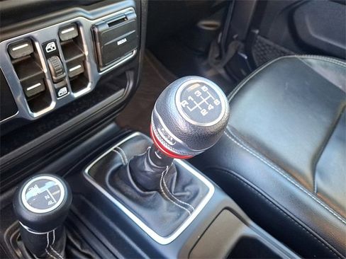 Used 2021 Jeep Gladiator Overland image 14