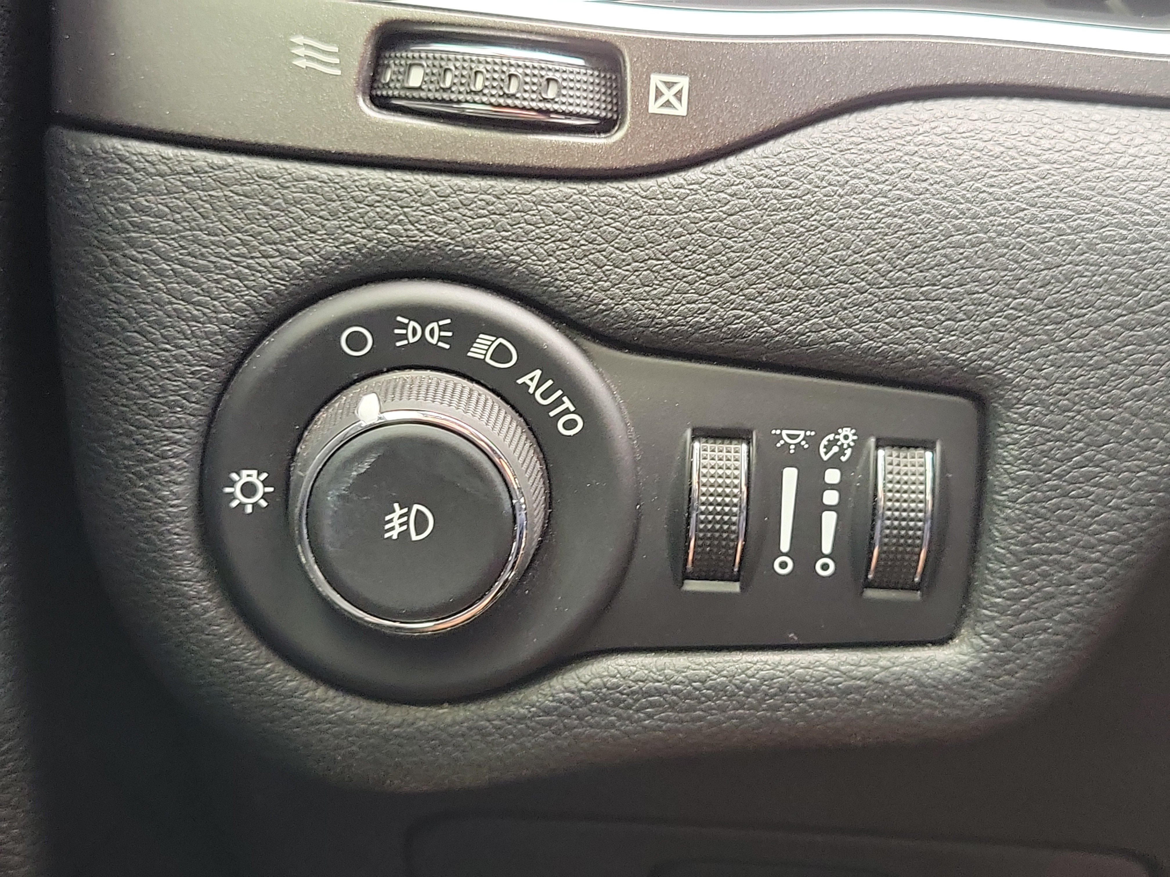 Used 2019 Jeep Cherokee Trailhawk w/ Trailer Tow Group AWD/4WD image 25