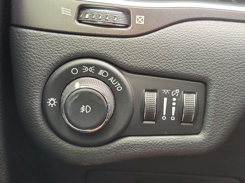 Used 2019 Jeep Cherokee Trailhawk w/ Trailer Tow Group AWD/4WD image 25
