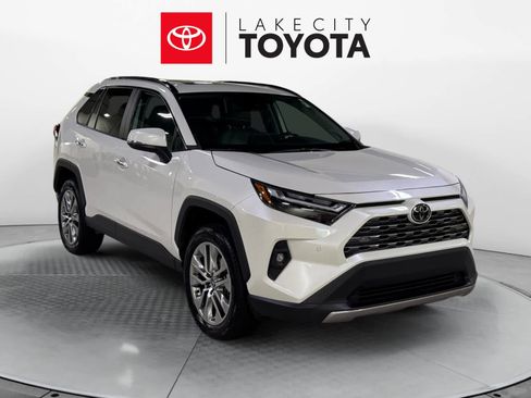 Used 2022 Toyota RAV4 Limited image 10