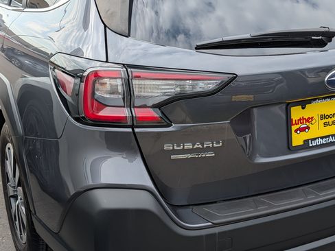 Used 2025 Subaru Outback Premium AWD/4WD image 17