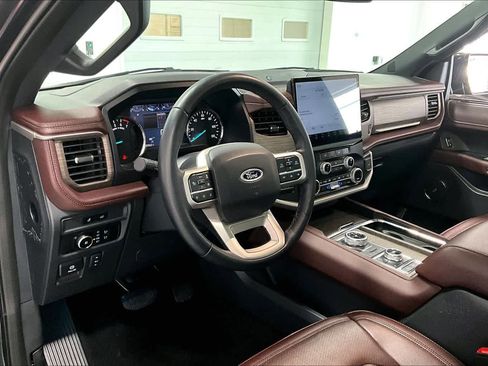 Used 2024 Ford Expedition Limited AWD/4WD image 2
