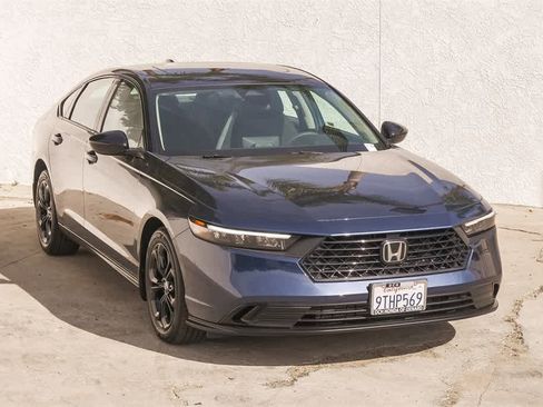 Certified 2025 Honda Accord SE image 3
