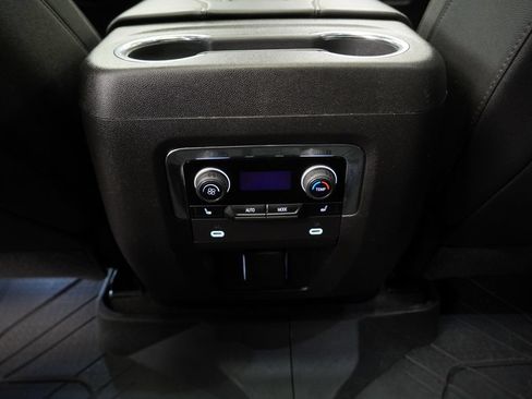 Used 2023 Chevrolet Suburban High Country AWD/4WD image 18