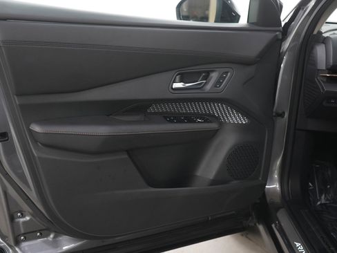 Used 2024 Nissan Ariya AWD image 18