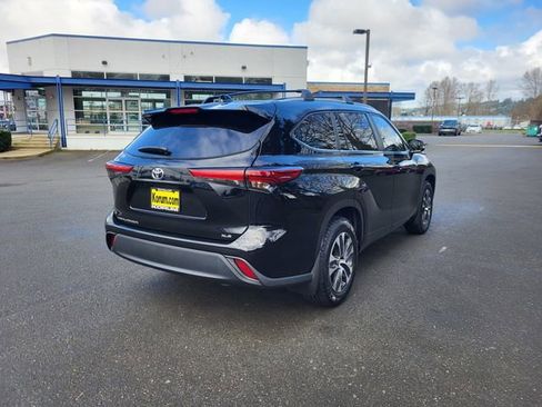Used 2023 Toyota Highlander XLE FWD image 7