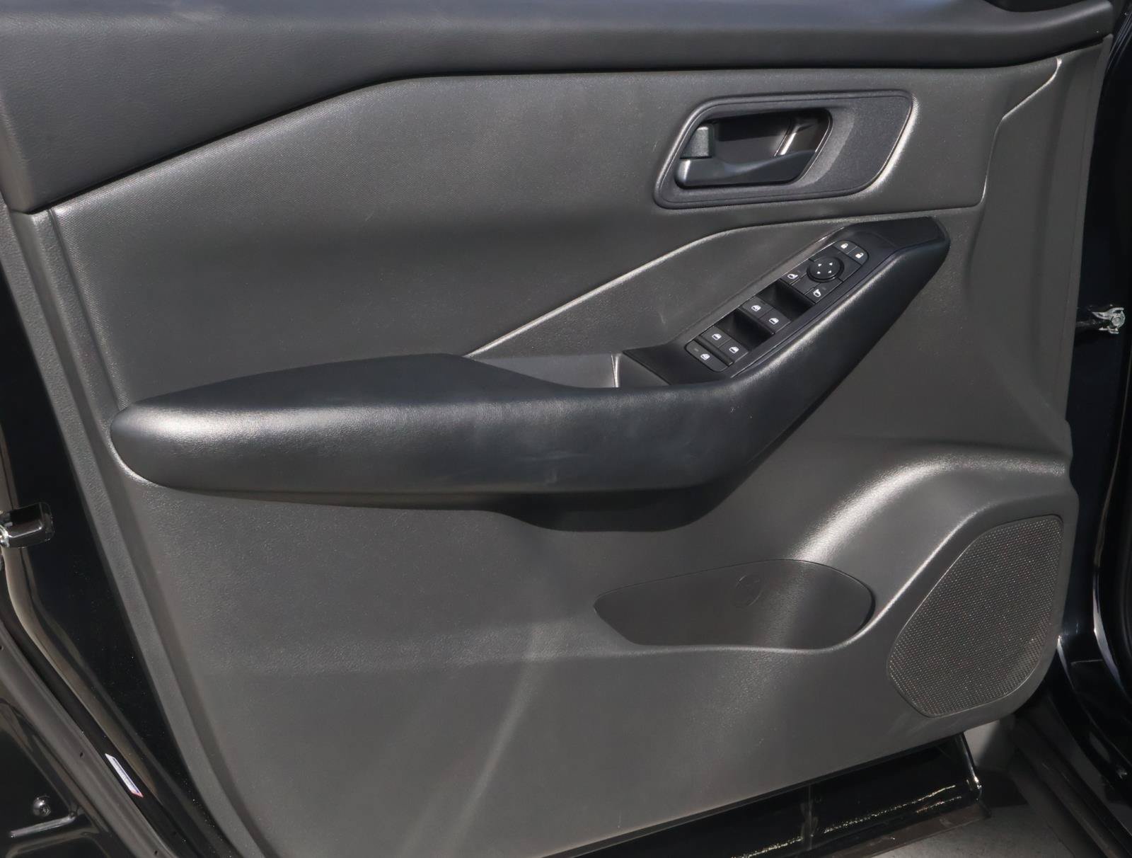 Used 2025 Nissan Rogue S FWD image 14
