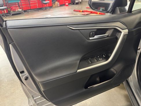 Used 2019 Toyota RAV4 XSE w/ XSE Weather Package AWD/4WD image 13