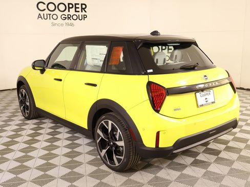New 2026 MINI Cooper 4-Door Hardtop image 21
