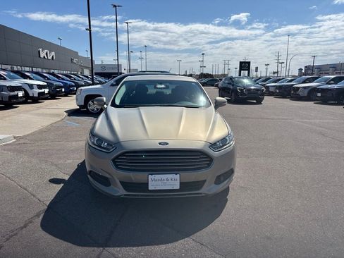 Used 2015 Ford Fusion SE FWD image 2