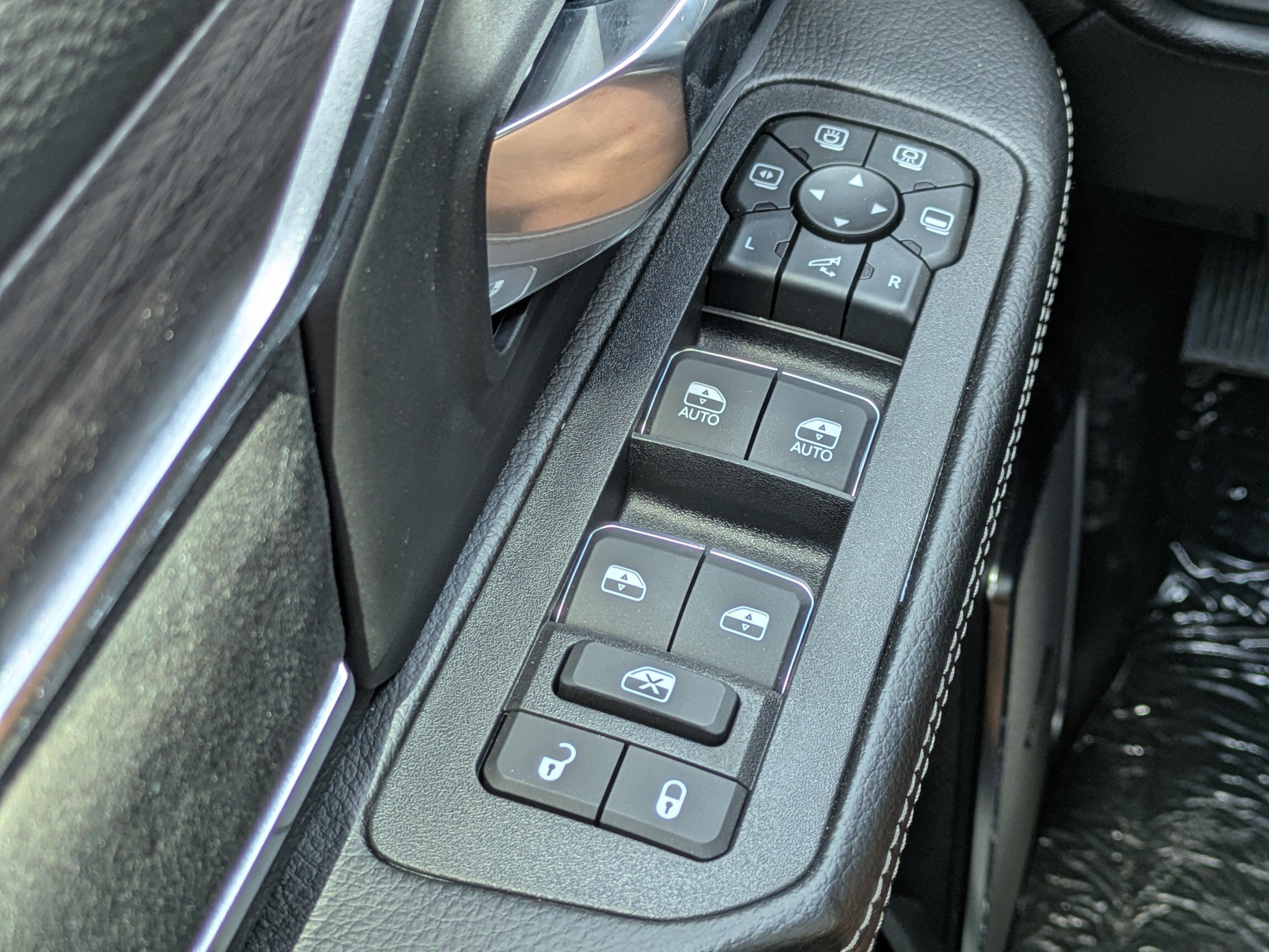 New 2026 RAM 3500 Laramie AWD/4WD image 18