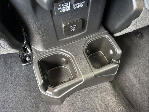 Used 2025 Jeep Wrangler Unlimited Sahara image 35