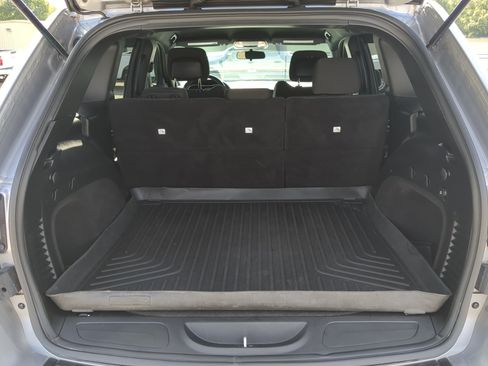 Used 2021 Jeep Grand Cherokee Laredo RWD image 11