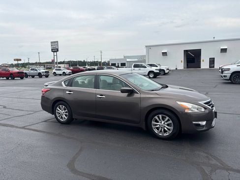 Used 2014 Nissan Altima 2.5 S w/ Sport Value Package FWD image 8