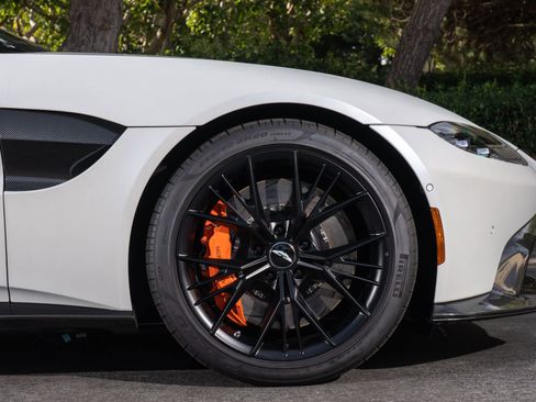 Used 2021 Aston Martin V8 Vantage Coupe image 37