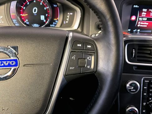 Used 2015 Volvo V60 T5 Platinum image 24