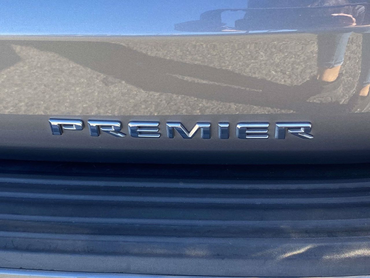 Used 2021 Chevrolet Tahoe Premier w/ Premium Package RWD image 19