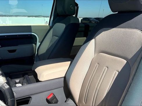 Used 2022 Land Rover Defender 90 X-Dynamic S image 25