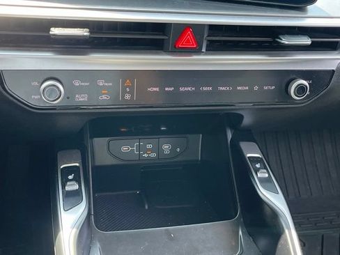 Used 2024 Kia Sorento S w/ Panoramic Sunroof Package FWD image 23