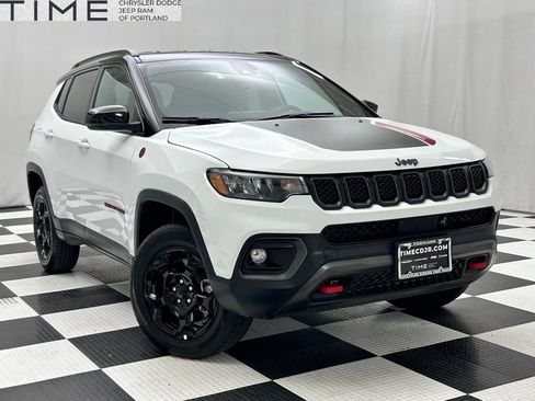 Used 2023 Jeep Compass Trailhawk image 1