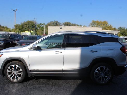 Used 2021 GMC Terrain SLT w/ Infotainment Package II image 2