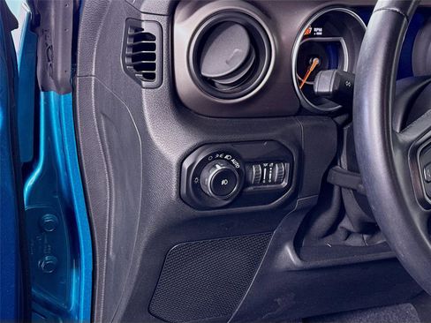 Used 2020 Jeep Wrangler Sport AWD/4WD image 4
