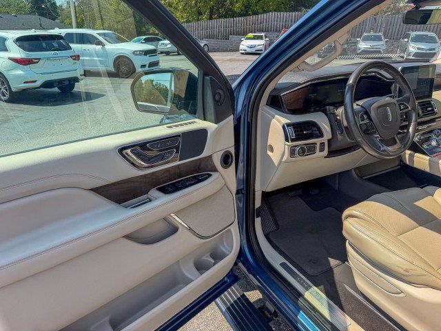 Used 2019 Lincoln Navigator Reserve AWD/4WD image 22