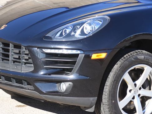 Used 2018 Porsche Macan image 8